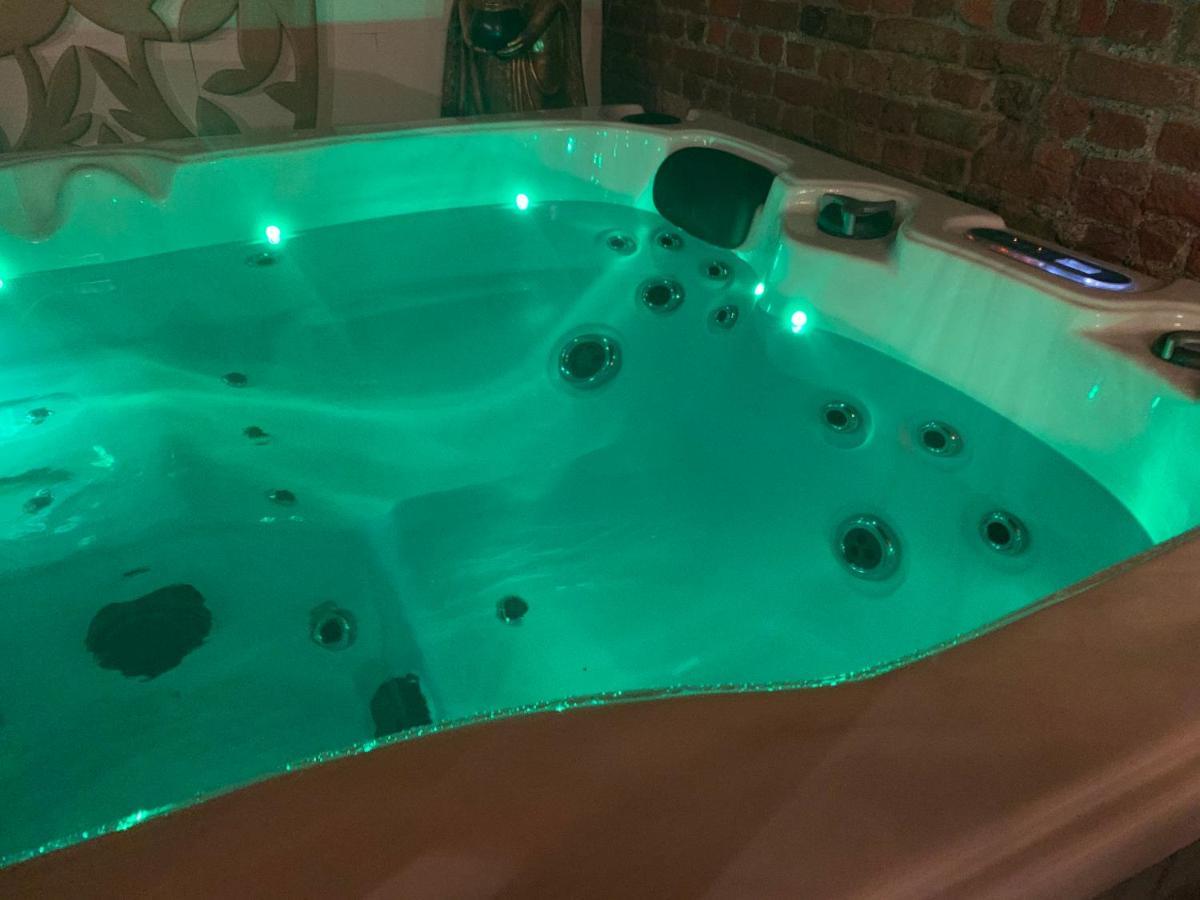 And Cosy Place With Jacuzzi And Sauna To Relax In The Centre Of Appartamento Anversa